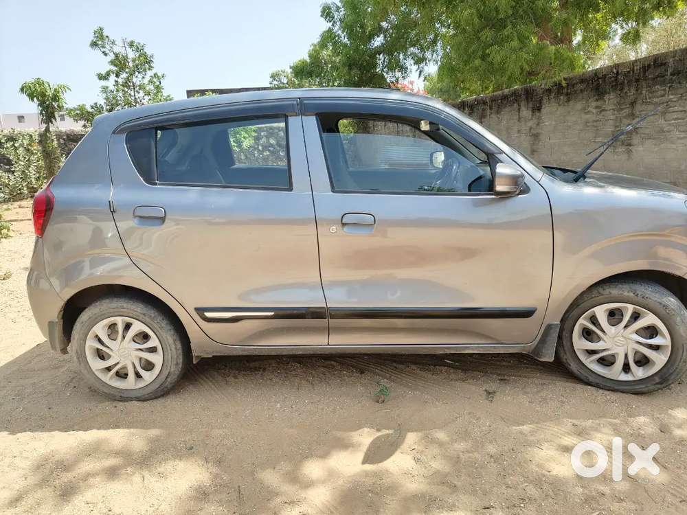 Kam Chali Hui Car Hai Vyapri Ki Hai  Company Me Service Record Ke Sath