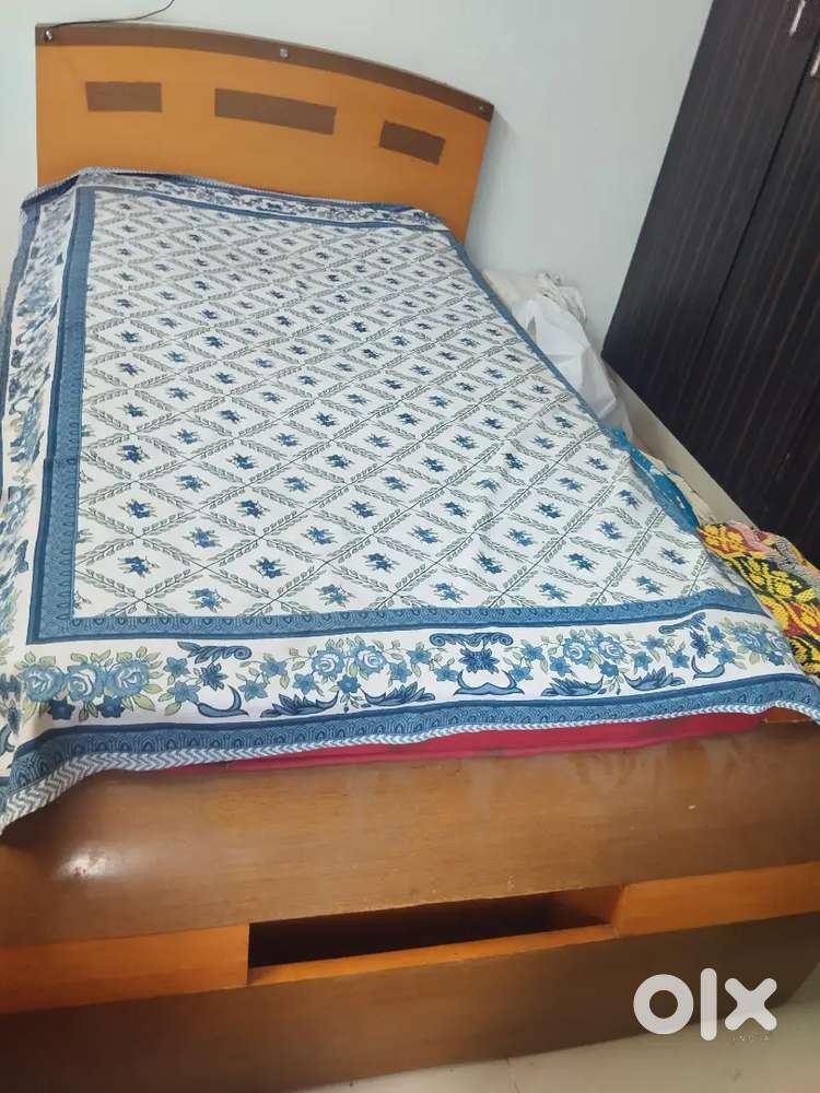 Customized 3 &times; 6.5 Feet Bed with Storage & mattress for Sale