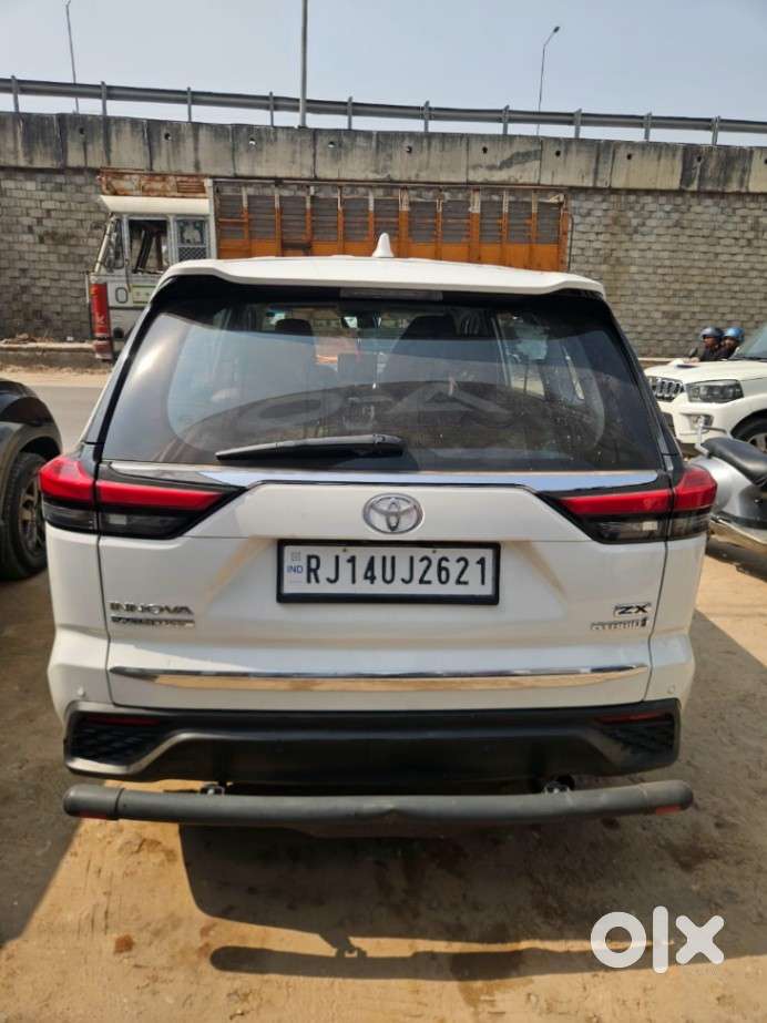 Toyota Innova Crysta, 2023