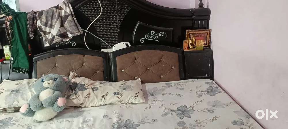 Double bed with storage and head storege also