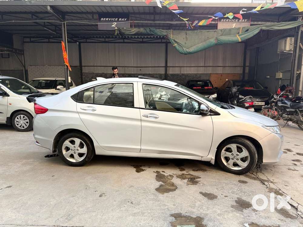Honda City V Mt Sunroof, 2015, Petrol