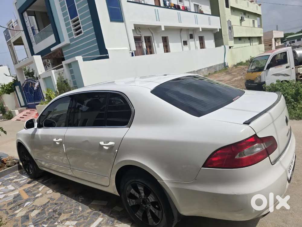 Skoda Superb Elegance 2011 Car