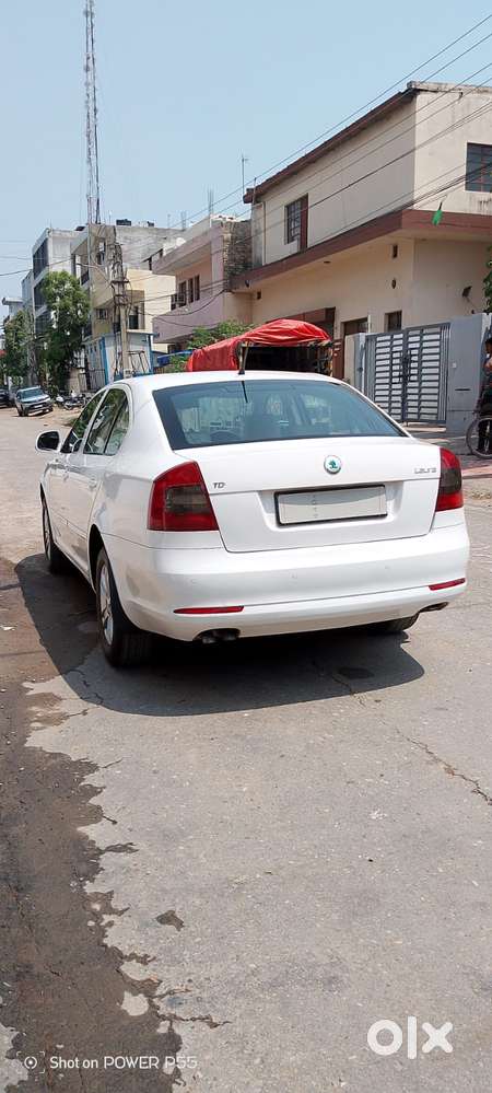 Skoda Laura Ambiente 2.0 Tdi Cr Manual, 2011