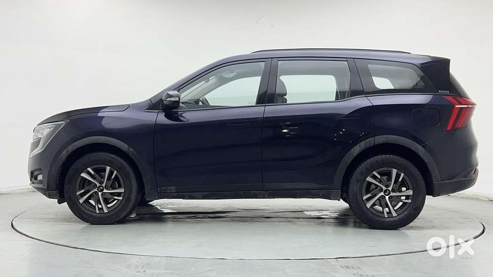 Mahindra Xuv700 2.0 Ax 5 Petrol Mt 7 Str, 2024, Petrol