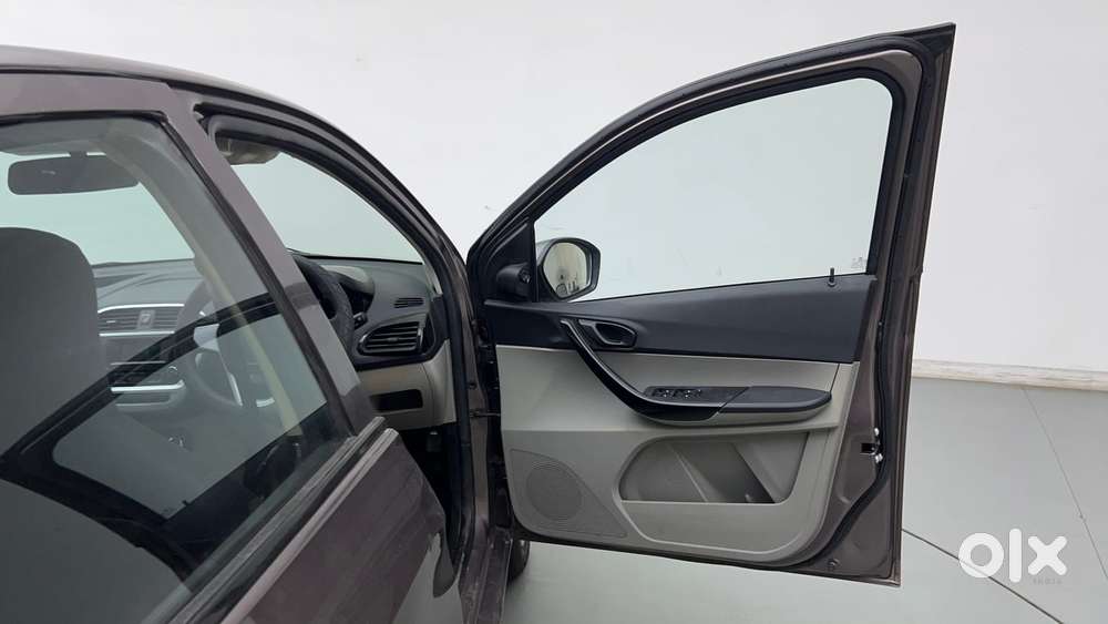 Tata Tiago 1.2 Revotron Xt, 2017, Petrol