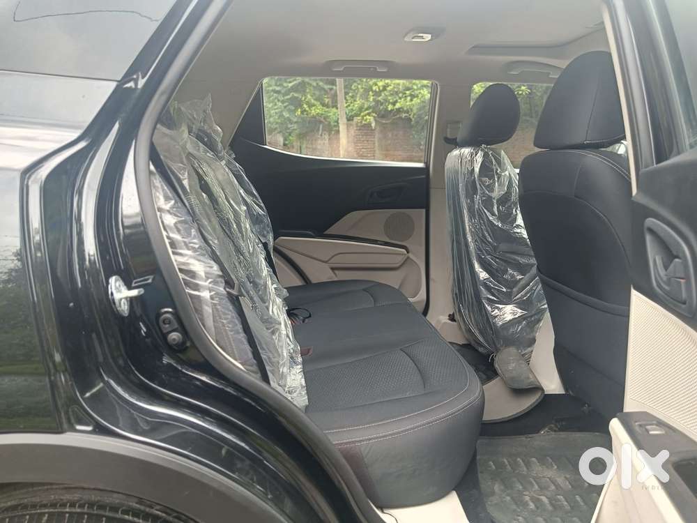 Mahindra Xuv300 W6, 2024, Petrol