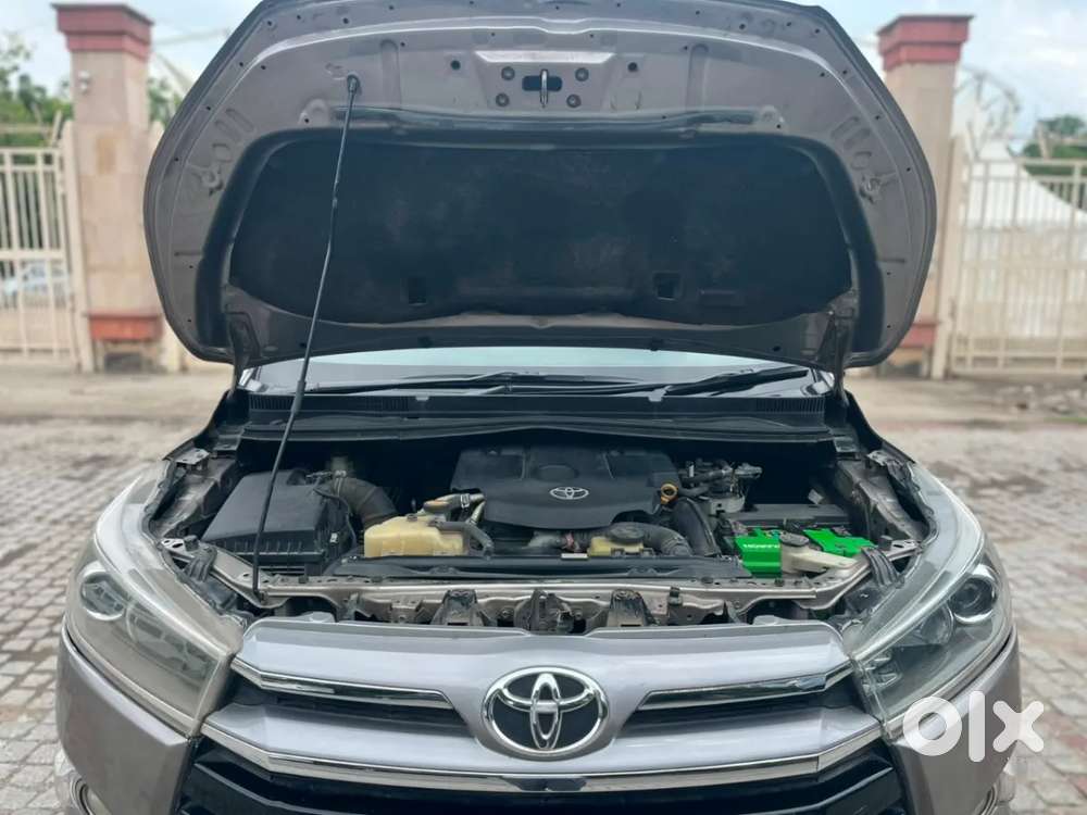 Toyota Innova Crysta 2.8 Zx At 7 Seater, 2016, Diesel