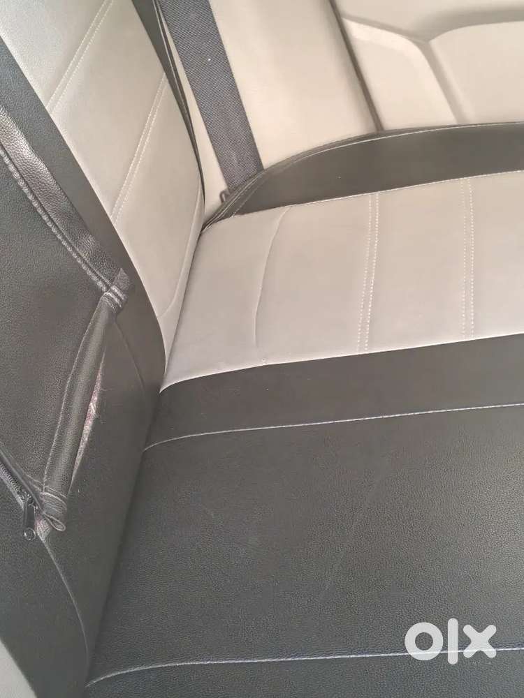 Mahidra Kuv 100 Car