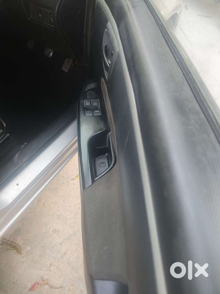 Maruti Suzuki Swift Lxi Optional-o, 2015, Petrol