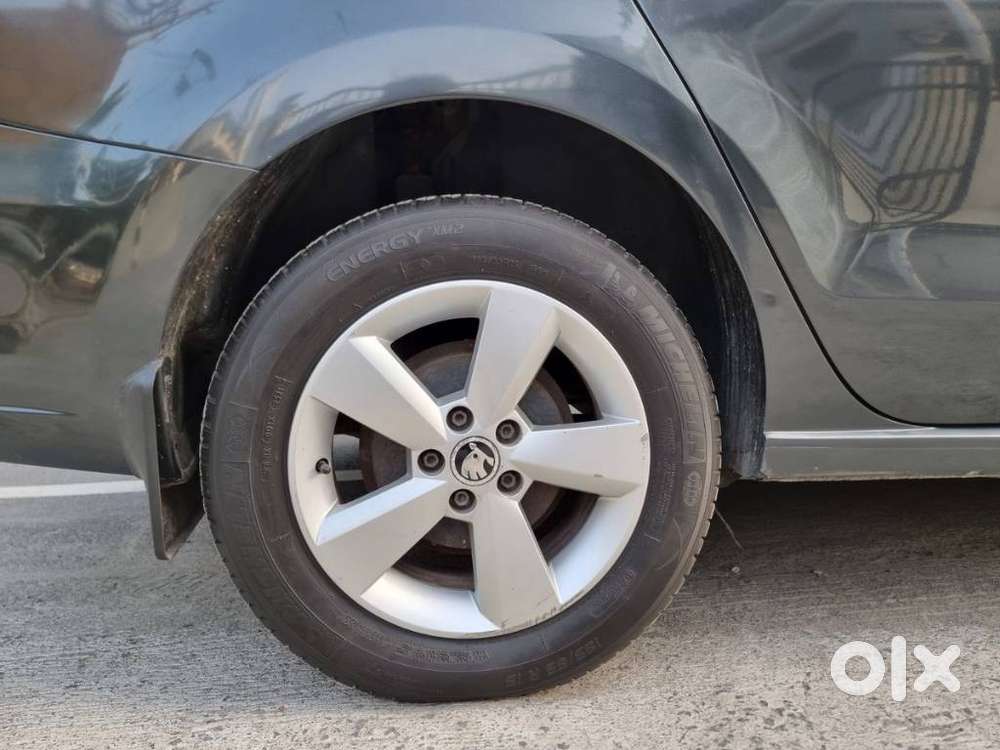 Skoda Rapid [2016-2018] 1.6 Style Plus Mpi At, 2016, Petrol