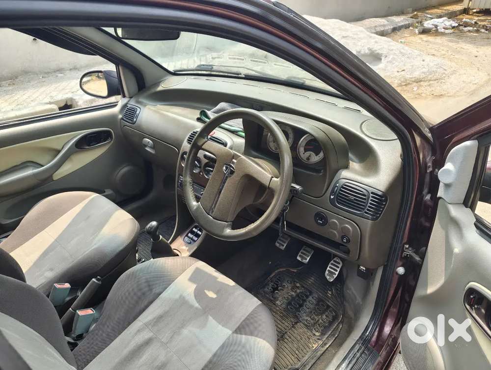 Tata Indigo Cs Glx Petrol 2010 Burgundy  Topend In Showroom Condition.