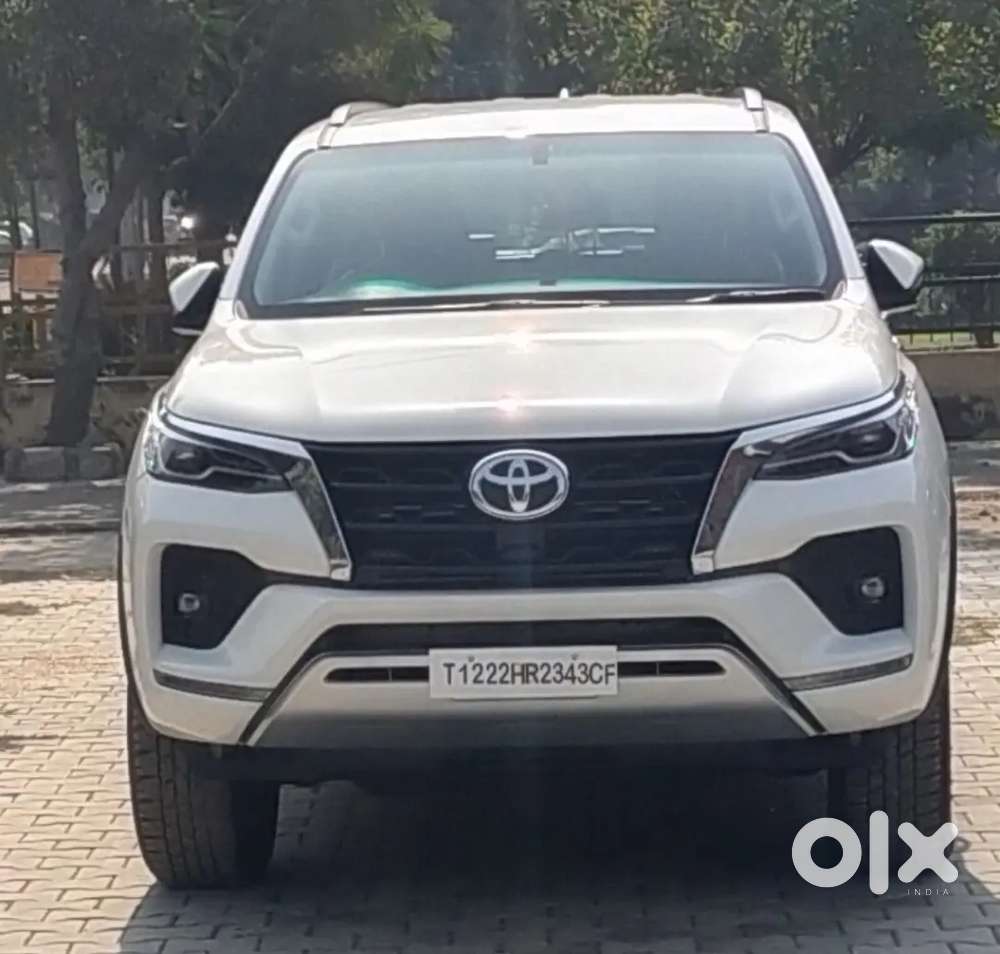 16000 Kms Driven Fortuner