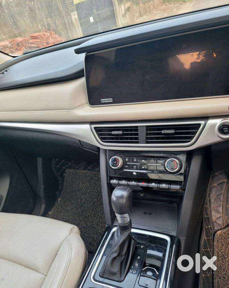 Mahindra Xuv700 2.0 Ax 7 Petrol At Luxury Pack Str, 2023, Petrol