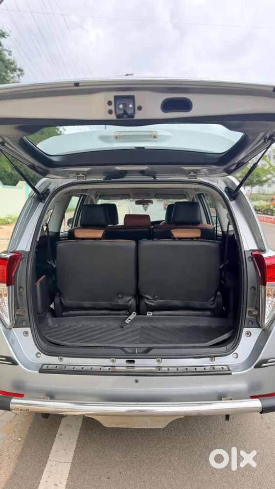 Toyota Innova Crysta 2021 8 Setter  G Version