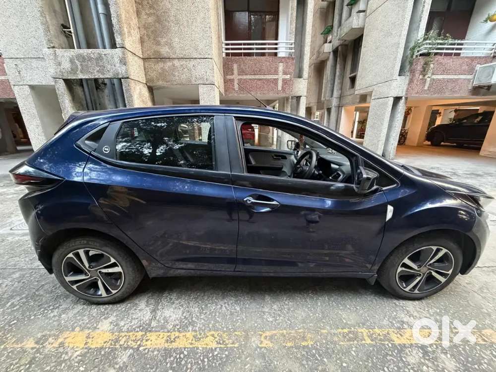 1st Owner Top Model Tata Altroz1.2 Xz 2023 Manual Petrol Premium Color