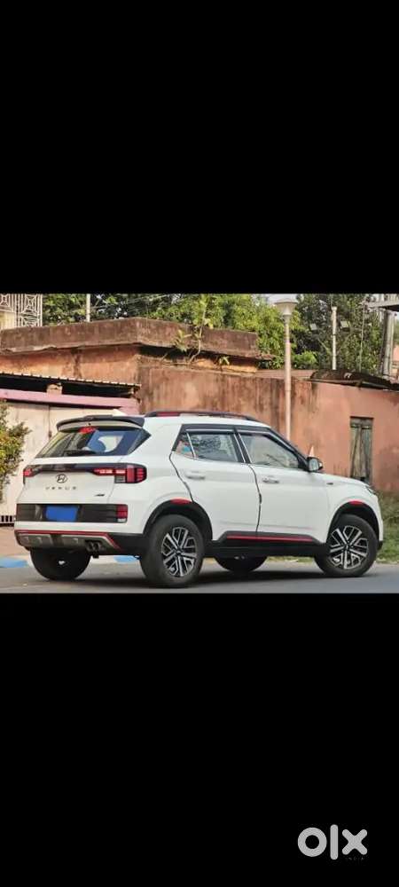 Hyundai Venue Petrol Automatic 2022 Second-hand
