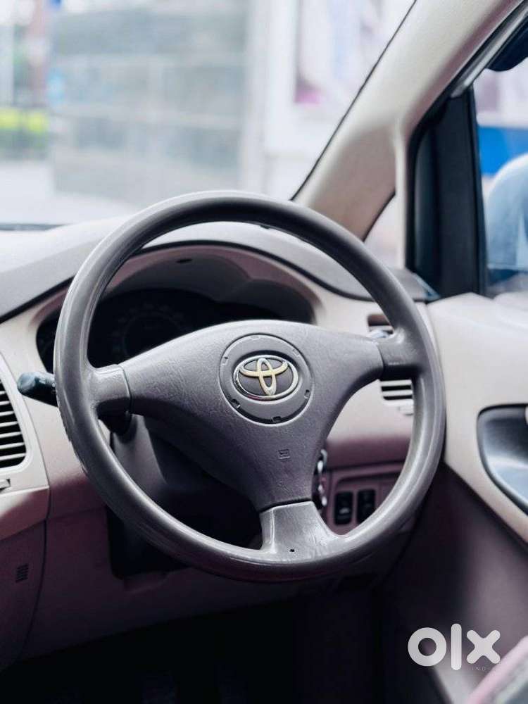 Toyota Innova 2004-2011 2.5 G4 Diesel 8-seater, 2006, Diesel