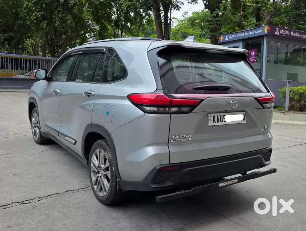 Toyota Innova Hycross 2.0 Zx Hybrid 7 Str, 2023, Petrol