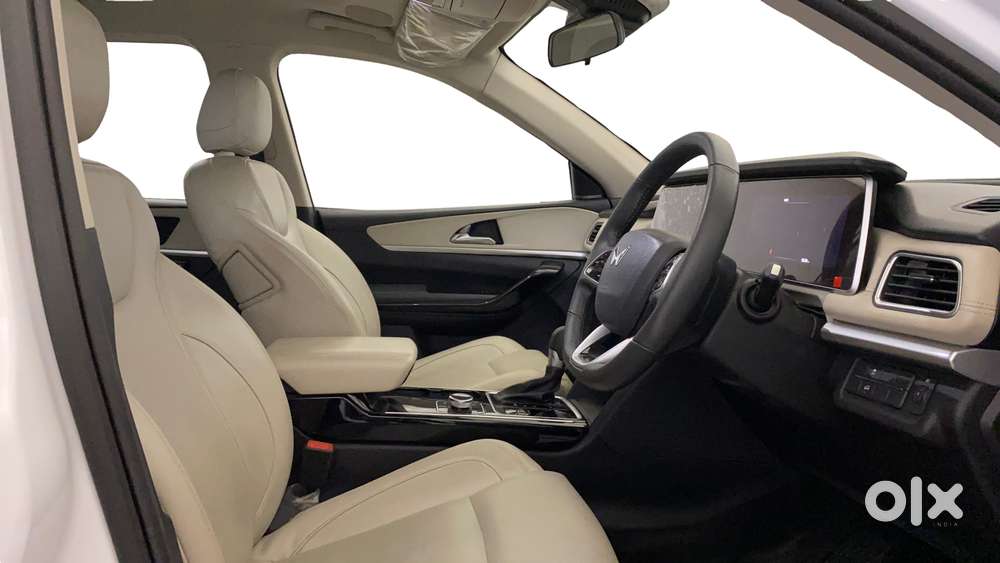 Mahindra Xuv700 2.0 Ax 7 Petrol At Luxury Pack Str, 2022, Petrol