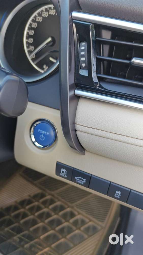 Toyota Camry Hybrid, 2019, Petrol