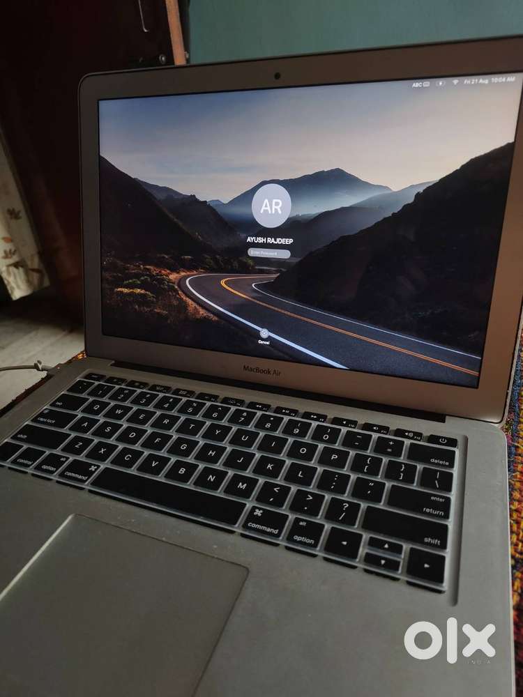 MACBOOK AIR 2018 With Original Box and Charger