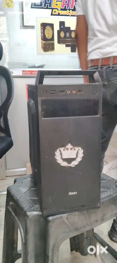 Only CPU , 4 GB RAM, 128 GB SSD, 500 GB HARDDISK DRIVE
