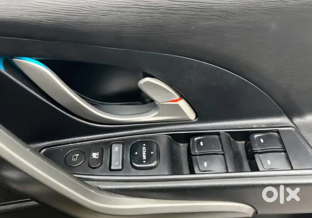 Mahindra Xuv500 W10 2017