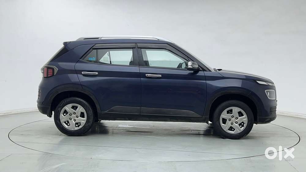 Hyundai Venue 1.2 S (o), 2022, Petrol