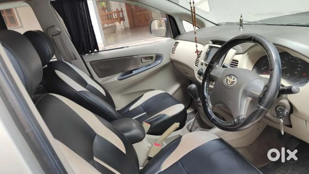 Toyota Innova 2.5 G (diesel) 8 Seater Bs Iv, 2014, Diesel