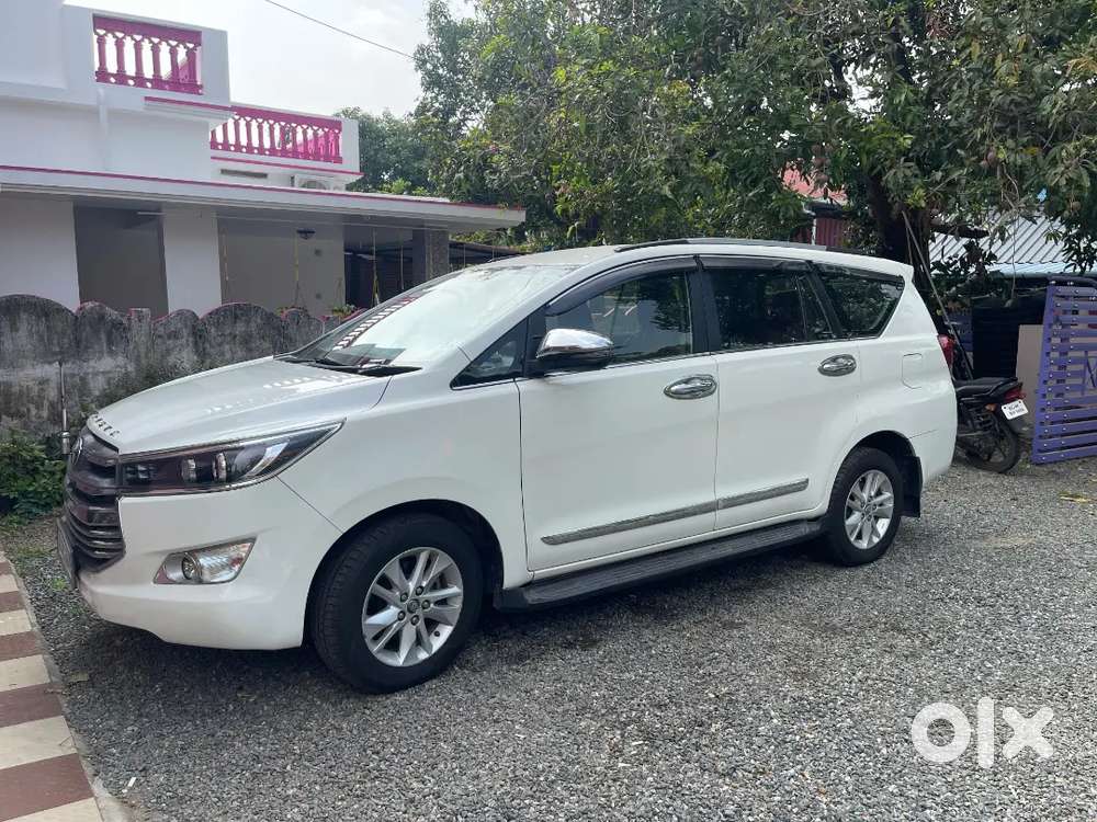 Innova Crysta 2.4 V 7 Seater