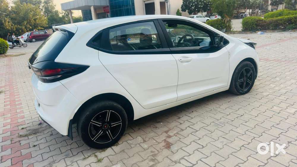 Tata Altroz 1.2 Xe, 2020, Petrol