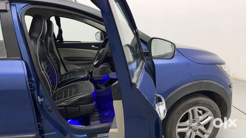 Renault Triber Rxz, 2022, Petrol