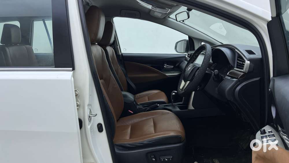 Toyota Innova Crysta 2.8 Zx At 7 Seater, 2016, Diesel