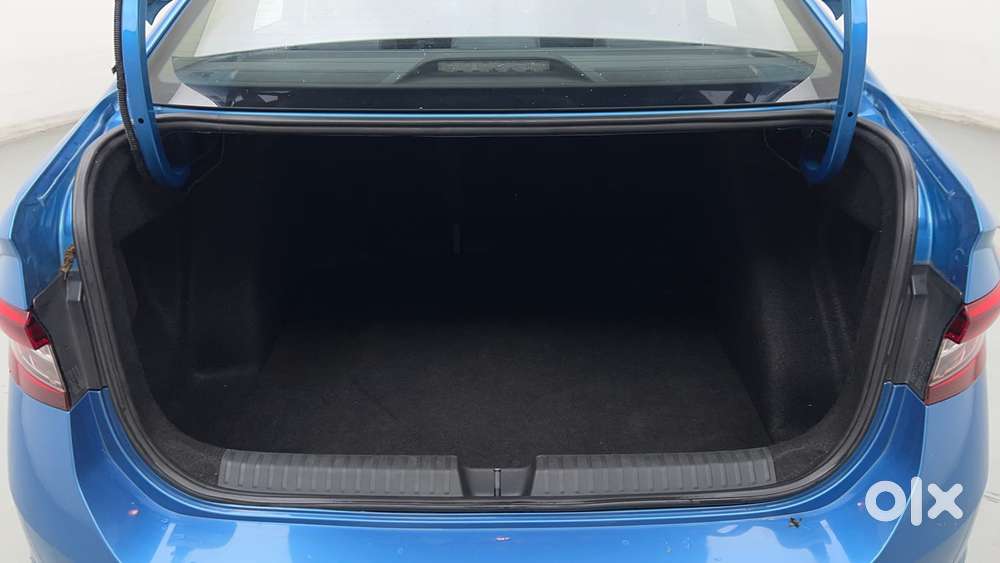 Skoda Slavia Style 1.0l Tsi Mt, 2022, Petrol