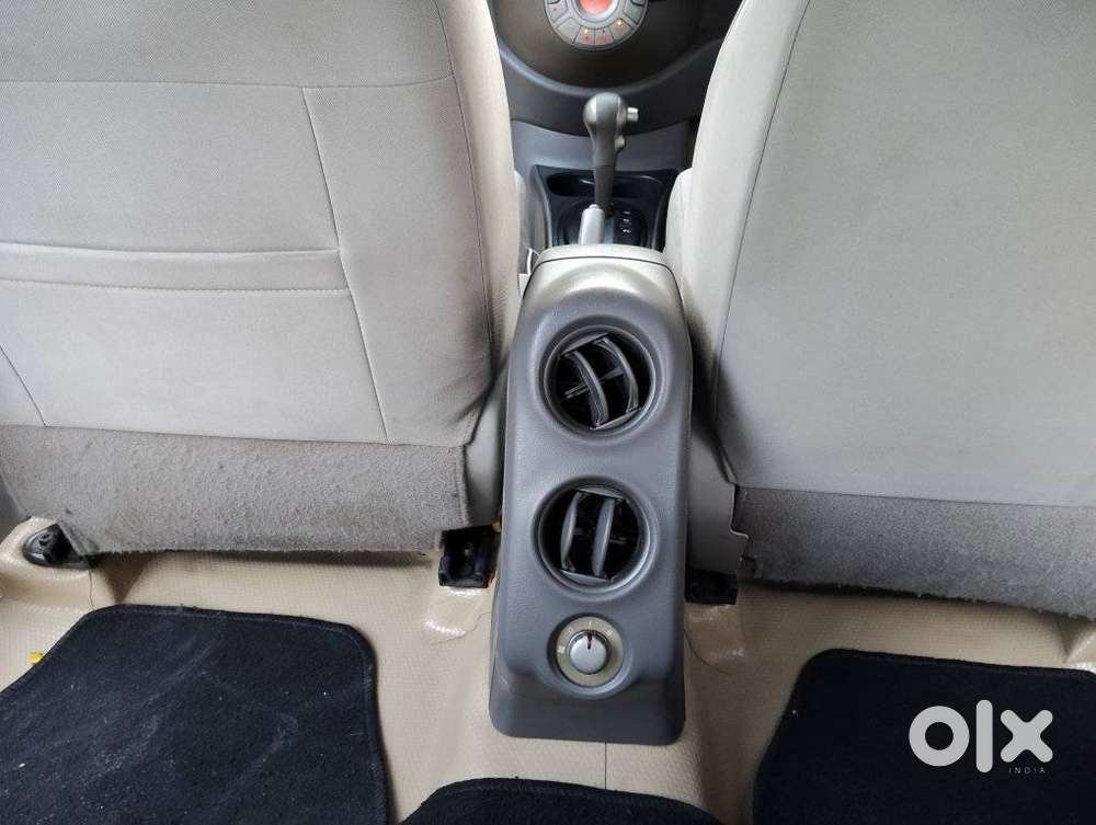 Nissan Sunny, 2015, Petrol