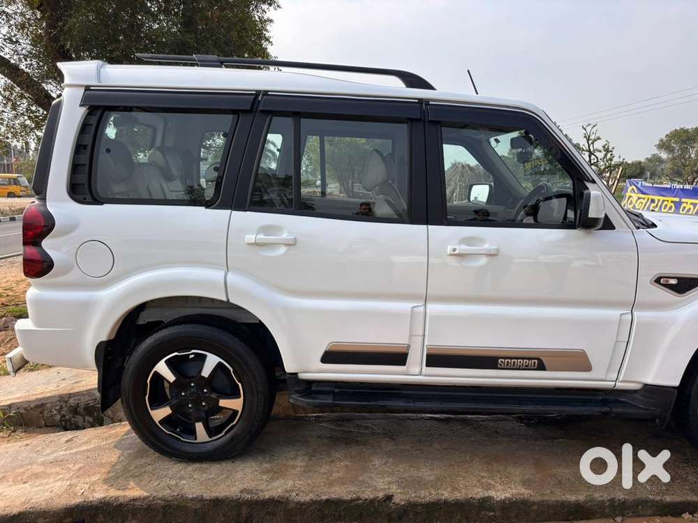 Mahindra Scorpio Classic S11