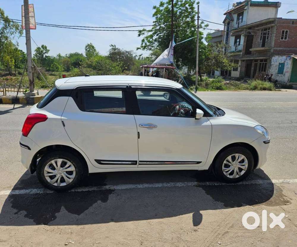 Maruti Suzuki Swift Vxi + Manual, 2022, Petrol