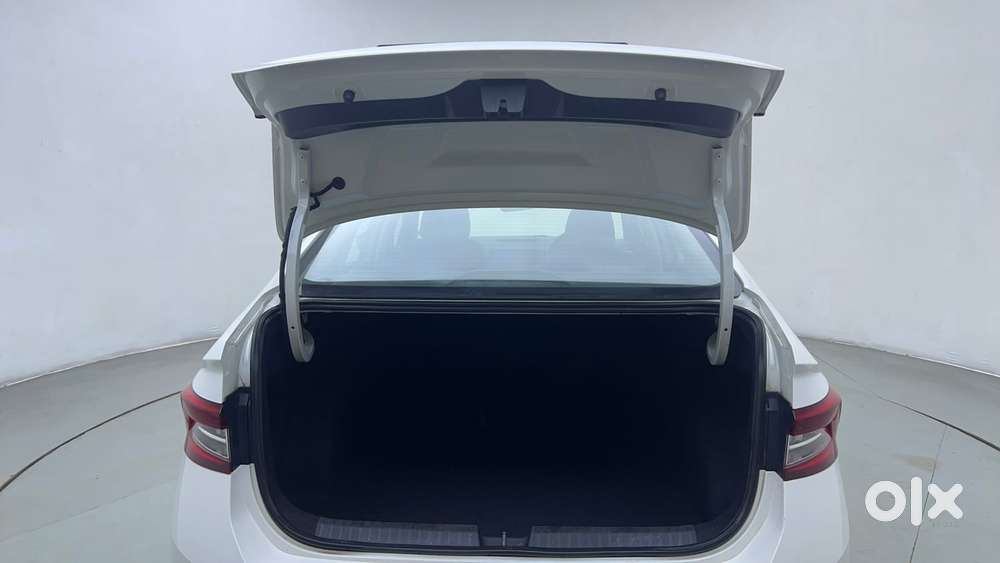 Skoda Slavia Style 1.0l Tsi At, 2022, Petrol