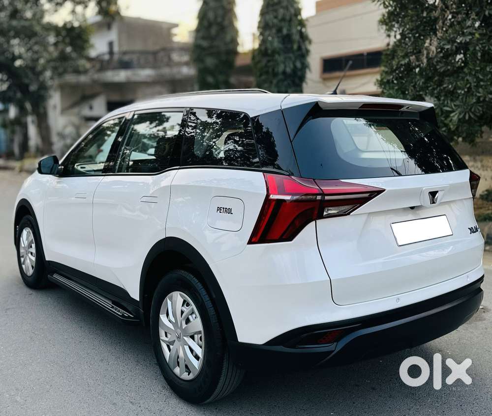 Mahindra Xuv700 2.0 Mx Petrol Mt 5 Str, 2023, Petrol