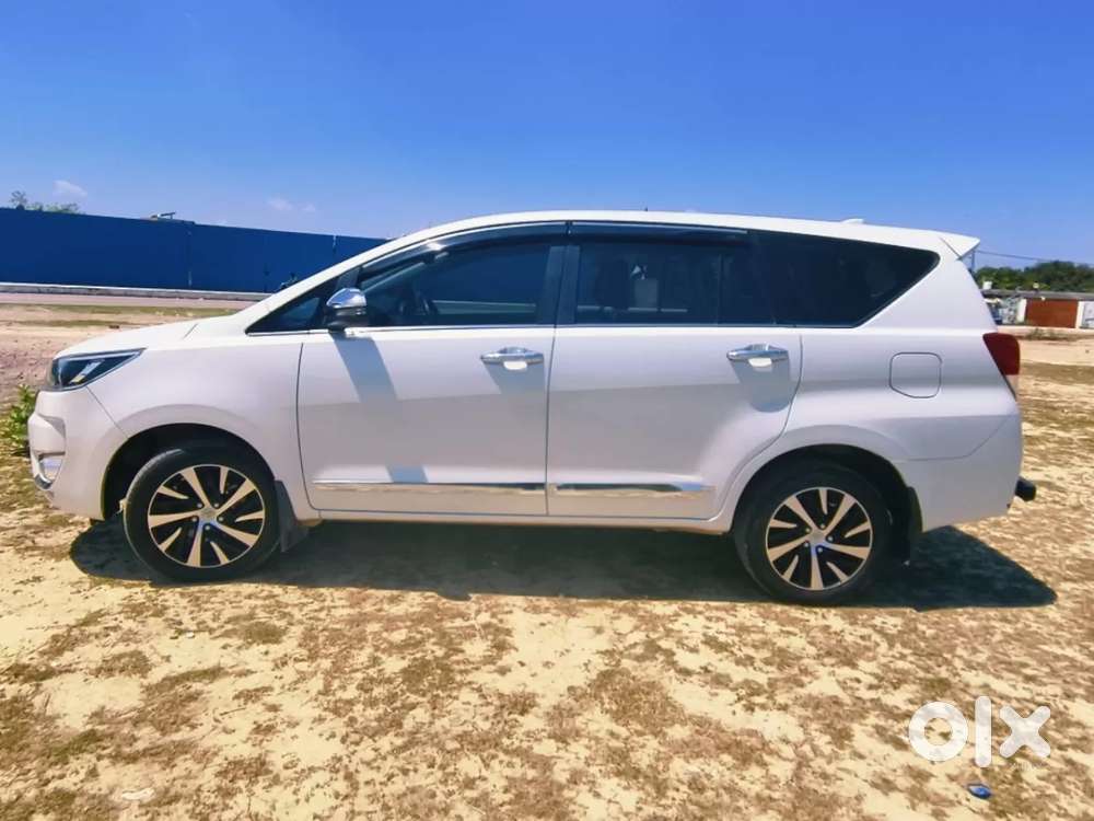 Toyota Innova Crysta [2020-ongoing] 2.4 Zx 7 Str, 2025, Diesel