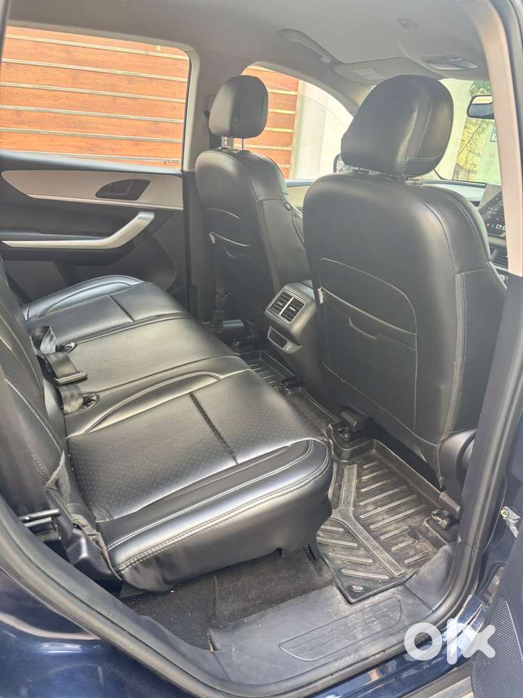 Mahindra Xuv700 Ax 5 Petrol Mt Str (e), 2024, Diesel