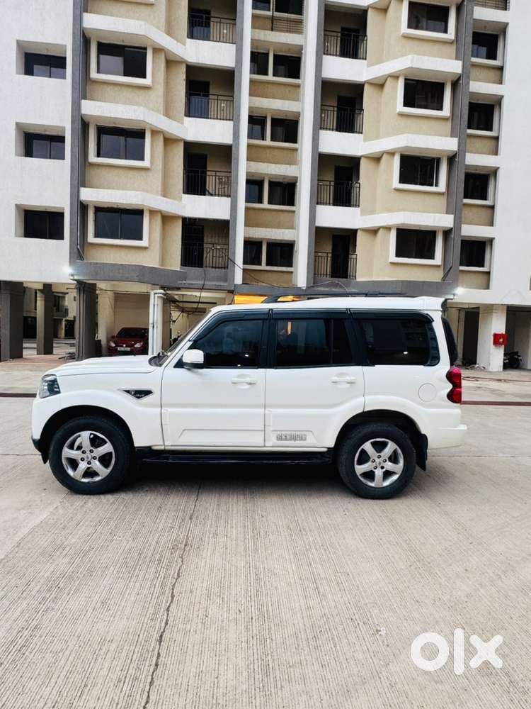 Mahindra Scorpio S11