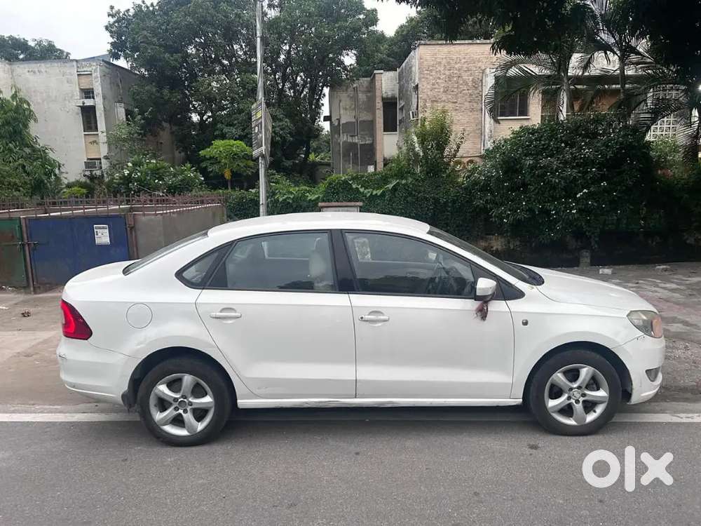 Skoda Rapid 1.6 Ambition 2013 Top Model