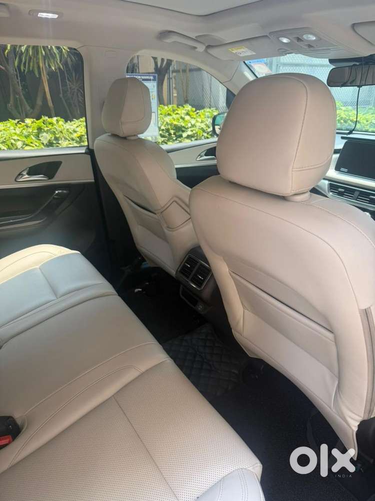 Mahindra Xuv700 2024 Petrol Well Maintained