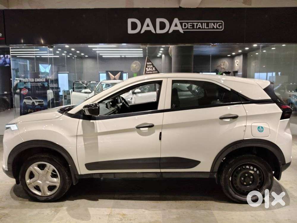 Tata Nexon Smart Plus1.2 Revotron Petrol 5 Mt, 2024, Petrol
