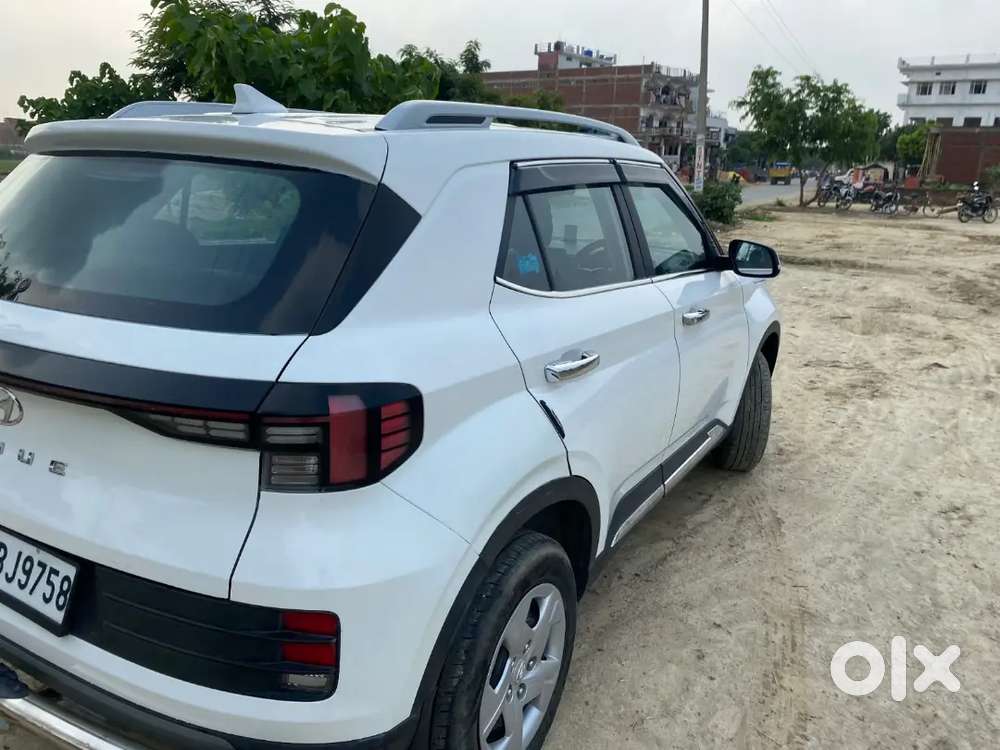 Hyundai Venue 2023 Petrol 47000 Km Driven