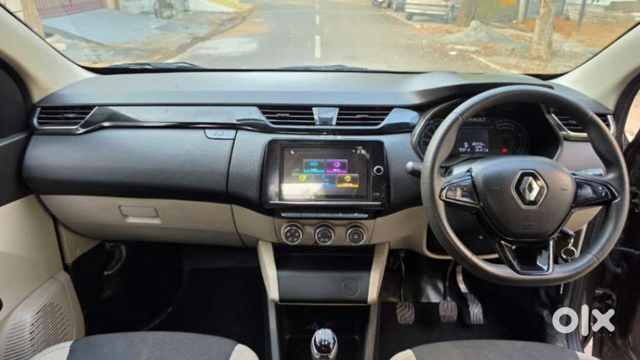 Renault Triber Rxt, 2023, Petrol