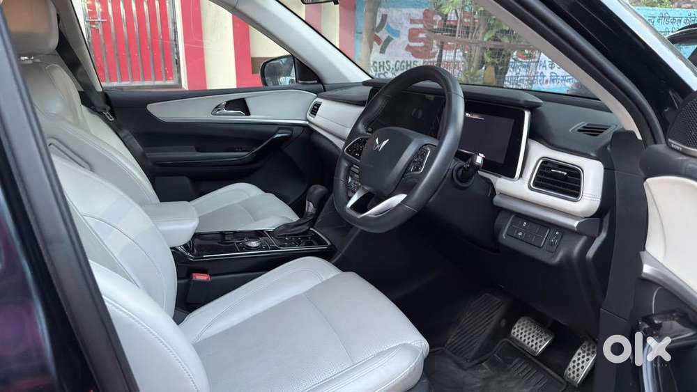 Mahindra Xuv700 2021 Petrol Well Maintained
