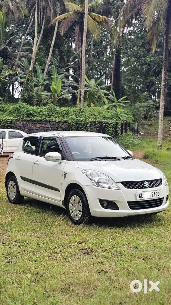 Maruti Suzuki Swift Vxi + Manual, 2012, Petrol