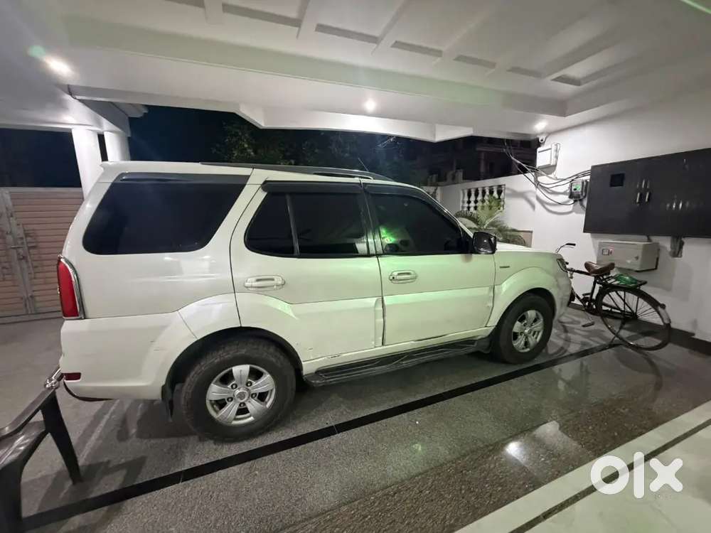 Tata Safari Storme 2015